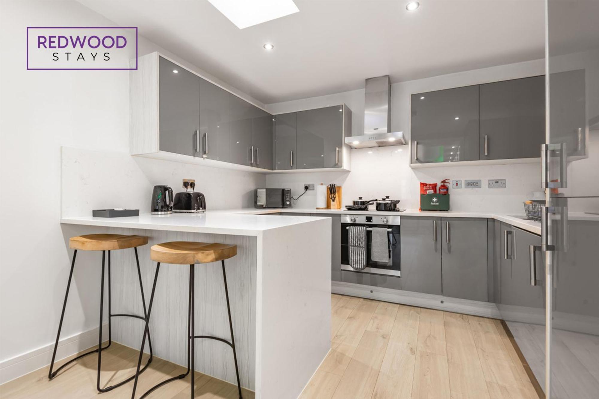 1 Bed 1 Bath Town Center Apartments For Corporates & Contractors, Wifi, Netflix And Parking On Selected Units By Redwood Stays อัลเดอร์ช็อต ภายนอก รูปภาพ