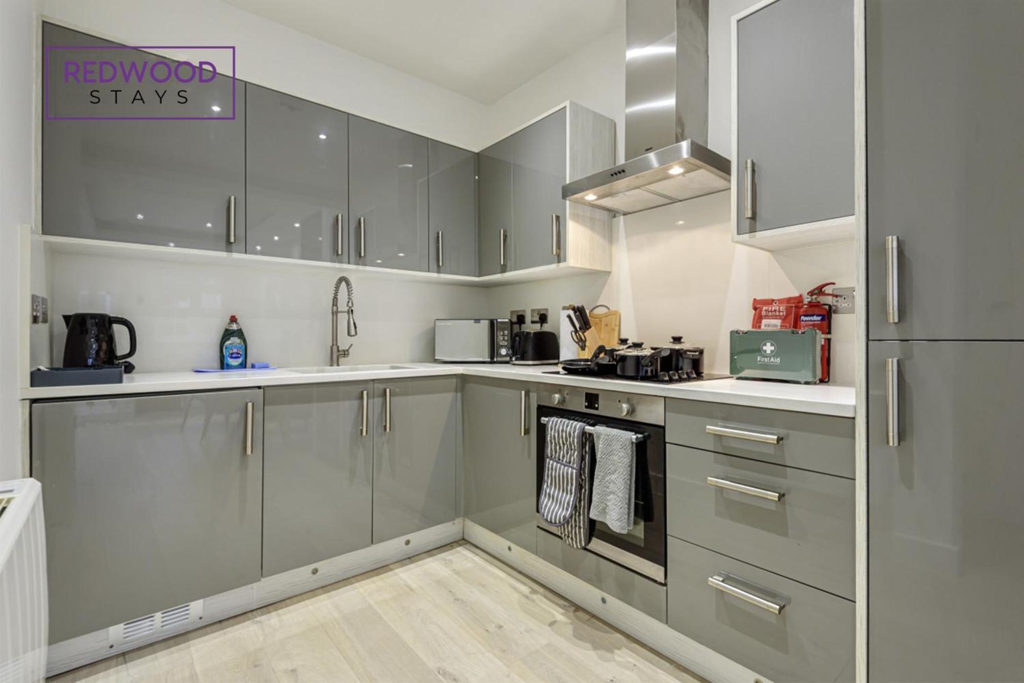 1 Bed 1 Bath Town Center Apartments For Corporates & Contractors, Wifi, Netflix And Parking On Selected Units By Redwood Stays อัลเดอร์ช็อต ภายนอก รูปภาพ